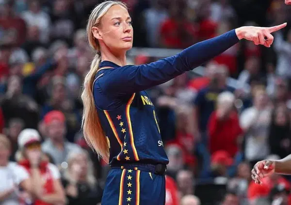 L&rsquo;avete vista la &ldquo;Barbie Maga&rdquo; della Nba femminile? Sophie Cunningham &egrave; la white girl che ti spacca il cu*o e punta il dito della guerra contro l&rsquo;ipocrisia americana (di destra e di sinistra) 