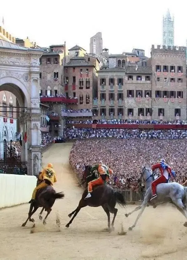Velocit&agrave;, sabbia e gloria: la guida definitiva al Palio di Siena 2026 tra contrade, fantini e cavalli in uno spettacolo maestoso