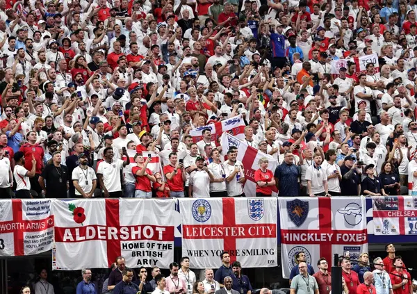 Wonderwall &egrave; il vero inno di questo Mondiale e gli inglesi hanno smesso di essere hooligan.&nbsp;Sessant'anni dopo, i leoni ruggiscono senza arroganza (e fanno pi&ugrave; paura)