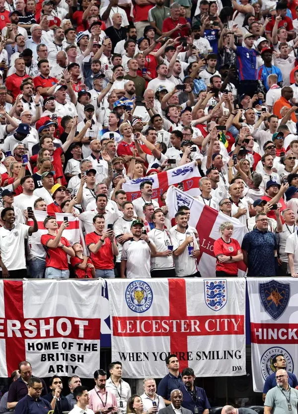 Gli inglesi hanno smesso di essere hooligan e&nbsp;Wonderwall &egrave; il nuovo inno di questo Mondiale