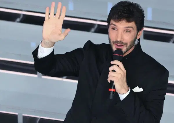 De Martino sta stravolgendo (male) Sanremo? Ecco cos&rsquo; &egrave; la &ldquo;serata performance&rdquo; pensata per l'Eurovision