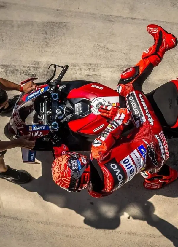 Nicol&ograve; Bulega domina la gara del WDW, ma che &egrave; successo ai piloti della MotoGP? Lo spiega Baldassarri: &ldquo;Marc sta invecchiando e usando la testa&rdquo;