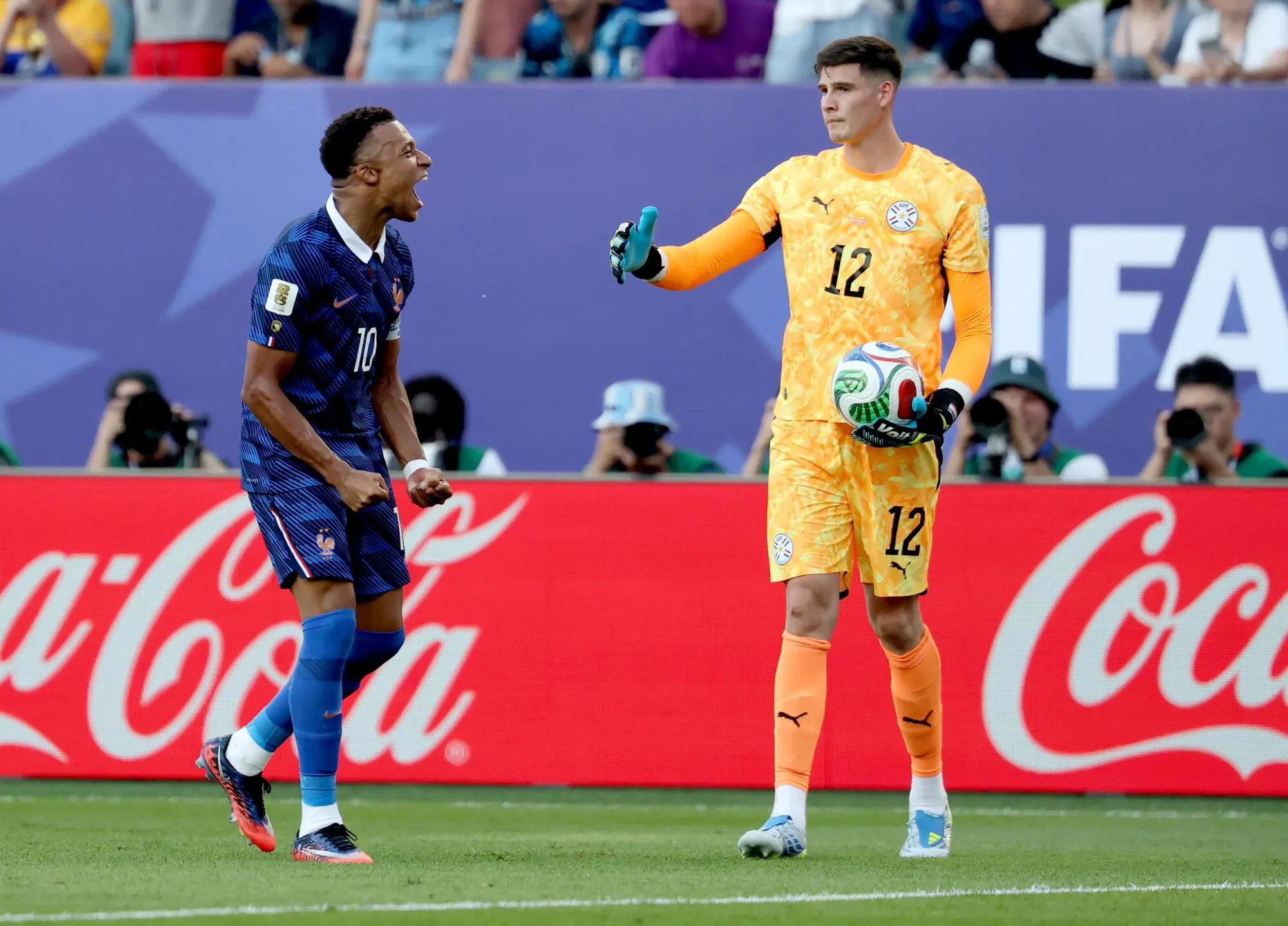Mbapp&eacute; porta la Francia ai quarti