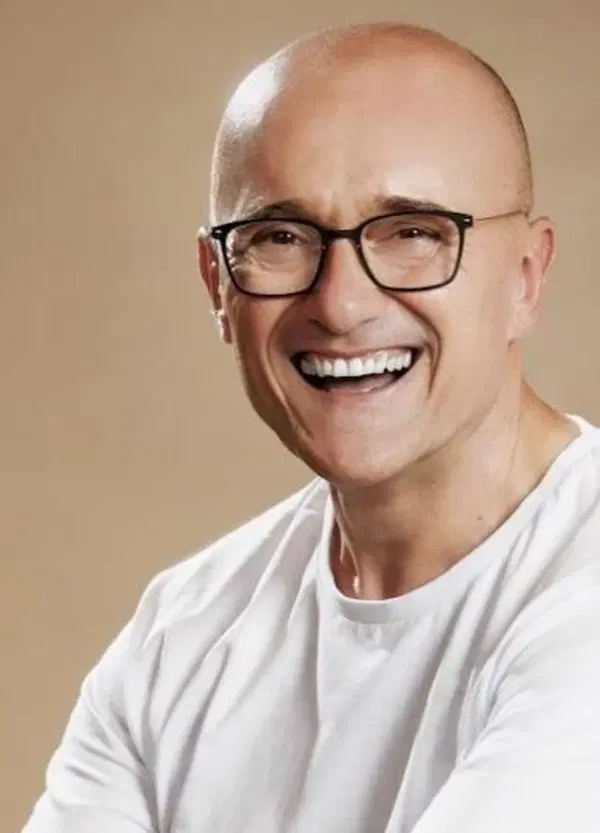Alfonso Signorini nel confessionale di Hoara Borselli: dopo lo scandalo, l&rsquo;addio al Grande Fratello e il silenzio, davvero &egrave; felice &ldquo;di non avere pi&ugrave; nessuno sul mio carro&rdquo; o &egrave; solo scena?