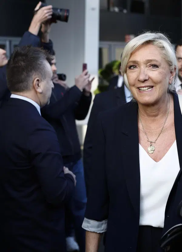 Signori, in Francia hanno appena fatto vincere l'estrema destra