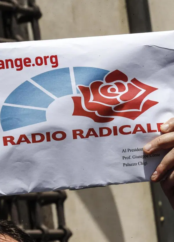 Radio Radicale, il Partito fa fuori Flavia Fratello dopo 7 anni alla conduzione della rassegna stampa
