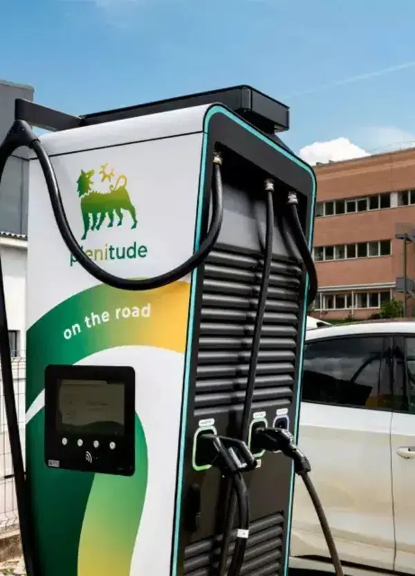 Dovete partire per le vacanze con un&rsquo;auto elettrica? Vi spieghiamo come funziona la rete di ricarica Plenitude
