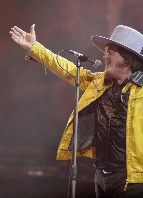 Zucchero d&agrave; ragione a Stefano De Martino e demolisce l'Eurovision: &ldquo;Fa cagare&rdquo;