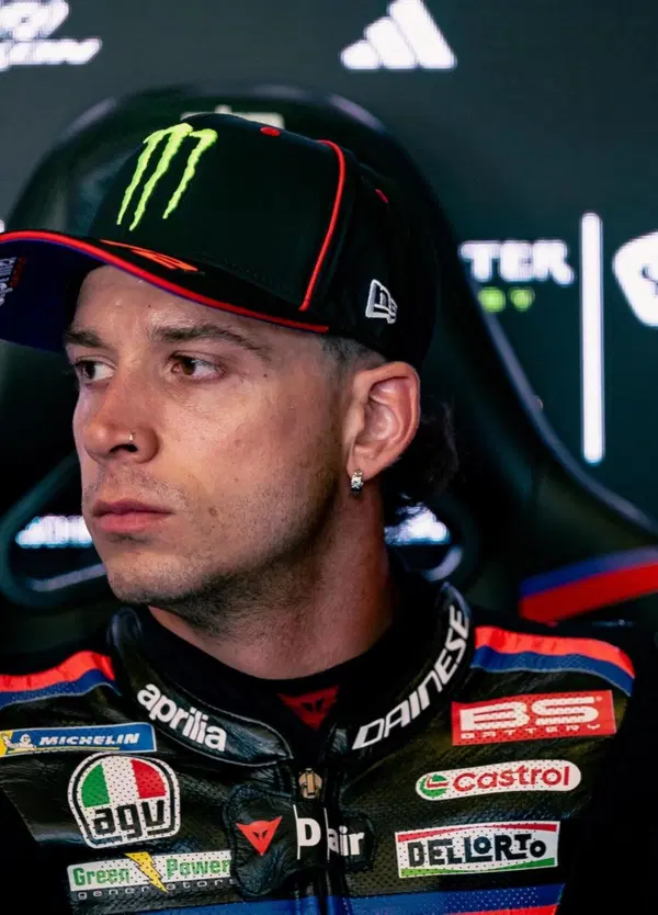 Le corse danno, le corse tolgono: Marco Bezzecchi costretto a lasciare il Sachsenring con una frattura alla clavicola sinistra