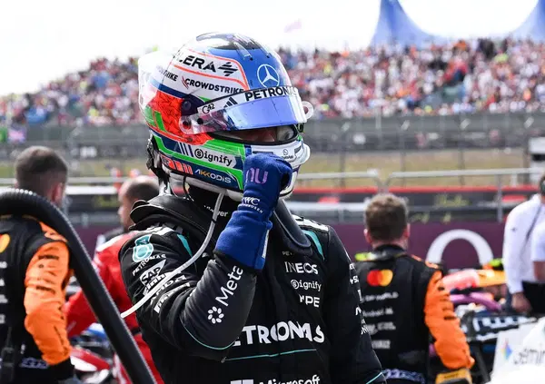 Kimi Antonelli impressiona tutti, pure Pier Silvio Berlusconi: &ldquo;Lo adoro, sar&ograve; suo tifoso per sempre&rdquo;. Poi svela un retroscena sui diritti di F1 e MotoGP su Mediaset