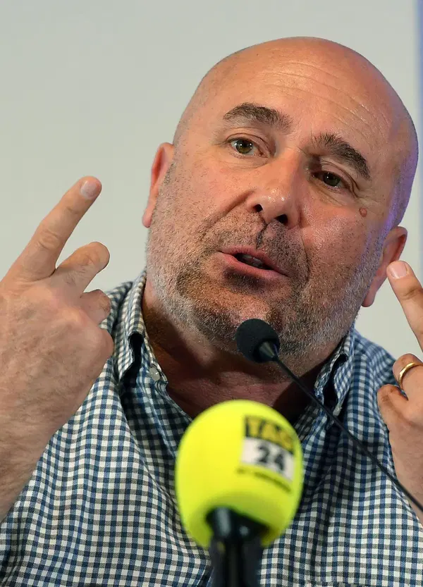 Bandecchi show su MOW: &ldquo;Barboni un fascista. Faremo le ronde contro il partito di Vannacci. I futuristi? Hanno un fisico che fa cagare&rdquo;