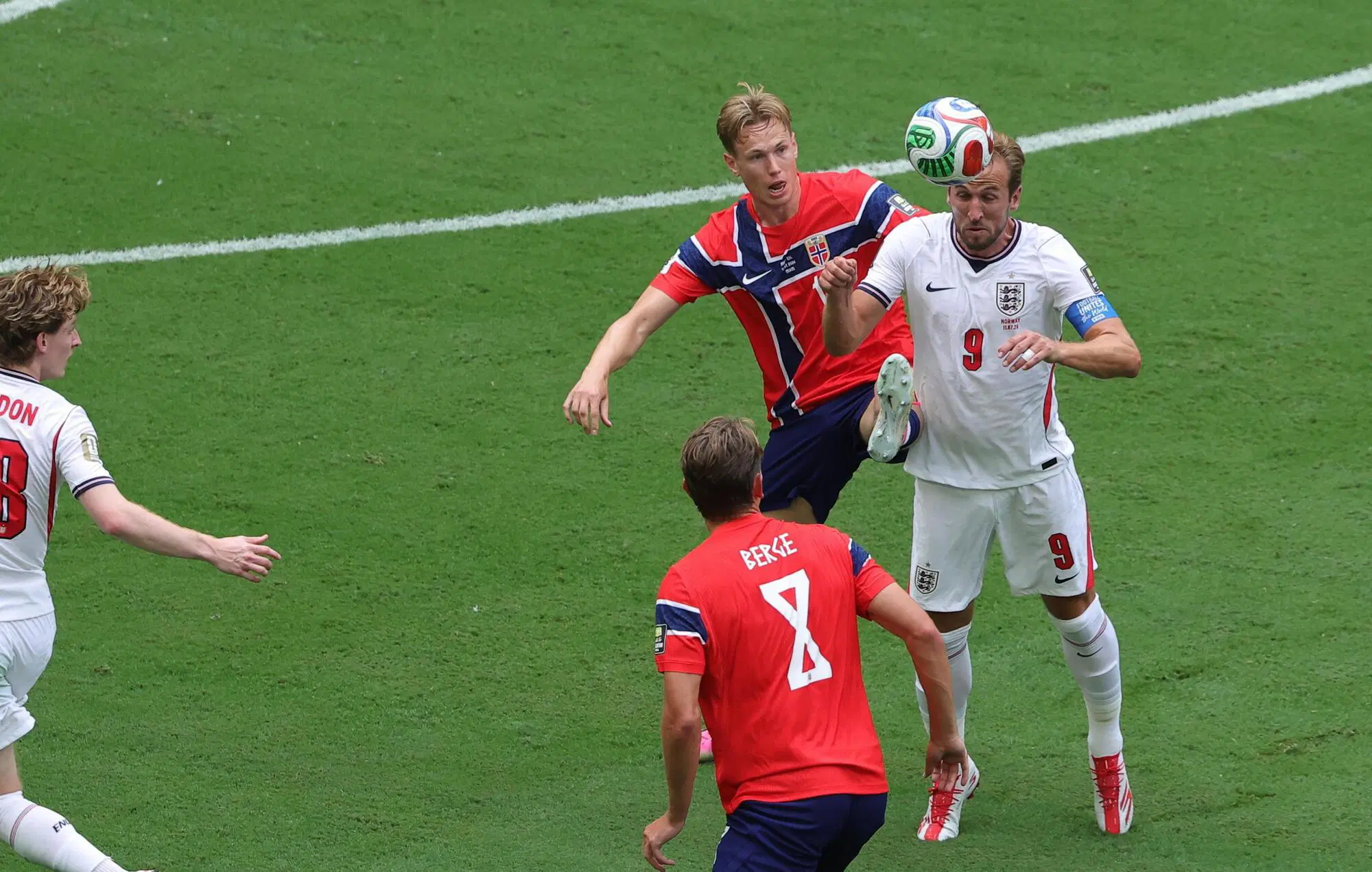 Un'azione della partita Inghilterra-Norvegia
