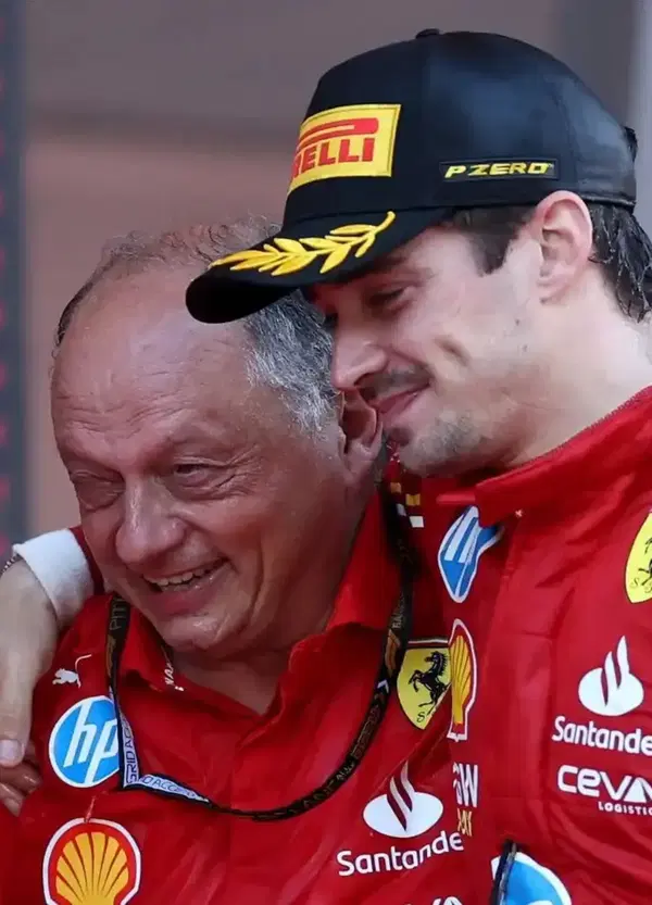 Lewis Hamilton in Ferrari? &Egrave; arrivato grazie a una battuta e a raccontarlo &egrave; Frederic Vasseur, che sul rapporto con Leclerc invece rivela: &ldquo;Nulla si avvicina all&rsquo;attaccamento che ho per lui&rdquo;