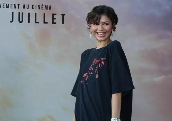 Erano meglio du&rsquo; patacche: la star di Odissey e Spiderman Zendaya accusata di indossare due orecchini d&rsquo;oro scavati in Iran (forse) illegalmente. Dovrebbero essere un pezzo di storia, invece sono un pezzo di moda