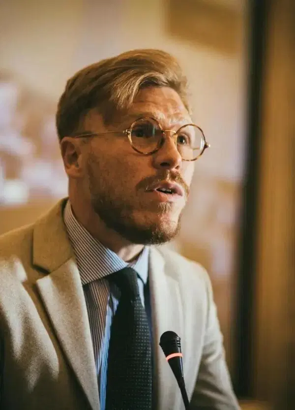 Ismaele La Vardera piace pi&ugrave; di Renzi e Salvini! Il movimento dell'ex Iena esordisce nei sondaggi con un risultato clamoroso: &ldquo;Se parteciperemo a livello nazionale? Lo decideremo presto&rdquo;