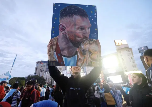Siamo arrivati alla fine del Mondiale di Dio(s), di Trump, del mercante Infantino, delle reliquie in dollari, dell&rsquo;apostolo Yamal e del Messi(a)
