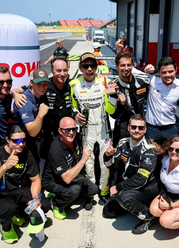 La Misano di Valentino Rossi nel GT World Challenge? Dall&rsquo;appuntamento al &ldquo;trophy shop di Cattolica&rdquo; a una lezione fondamentale, col solito spettacolo dentro e fuori la pista