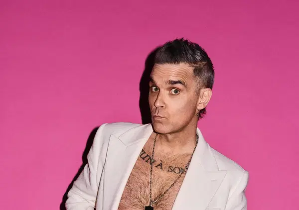 Robbie Williams e quel pezzo di coca in diretta? Signori, beccatevi la risposta del cantante [VIDEO]