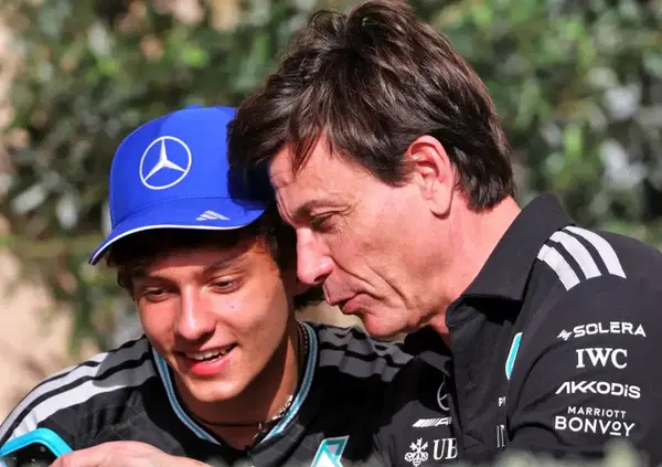 Toto Wolff, Kimi Antonelli e quella frecciata (con tutto l&rsquo;arco) alla Ferrari: &ldquo;Dovevano prenderlo 6 o 7 anni fa, non accorgersene ora&rdquo;. E in Ungheria si accende la sfida