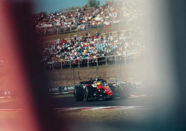 Hamilton, Leclerc e la Ferrari volano in Ungheria, ma Vasseur avverte senza mezzi termini: &ldquo;Dobbiamo puntare alla miglior domenica, non al resto&rdquo;