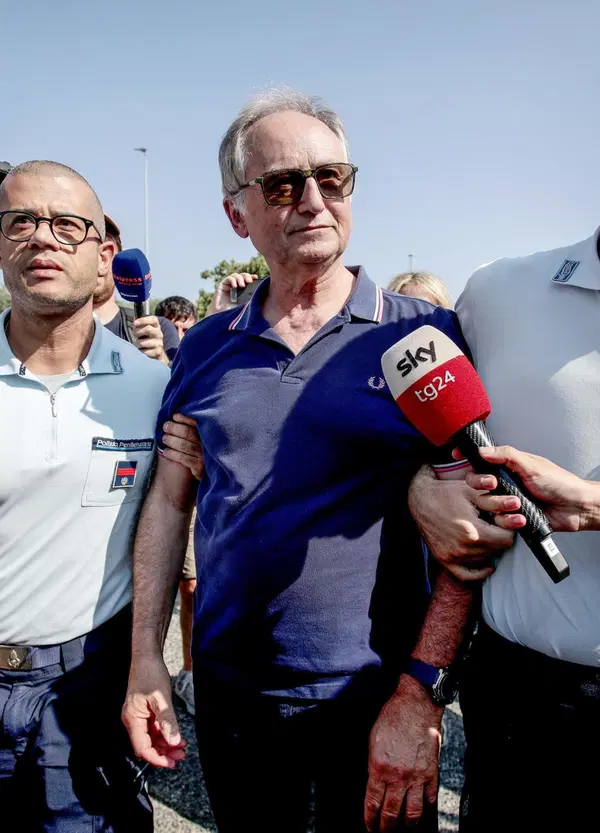 No, uno dei ladri uccisi da Roggero non doveva morire, ma essere in carcere gi&agrave; da due mesi: i carabinieri chiesero l&rsquo;arresto perch&eacute; &ldquo;noto truffatore&rdquo;, ma la Procura disse no. E lui &ldquo;fece il salto di qualit&agrave;&rdquo; unendosi al gruppo della rapina in gioielleria