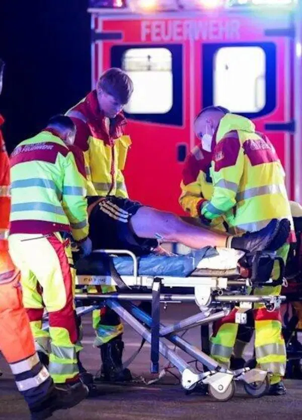 Quello che sappiamo sull&rsquo;attentato al Pride di Berlino: 1 morto, 16 feriti (8 gravi) e il primo sospettato in fuga, Abdul B, &ldquo;vicino agli ambienti islamisti&rdquo; e gi&agrave; noto alla polizia 