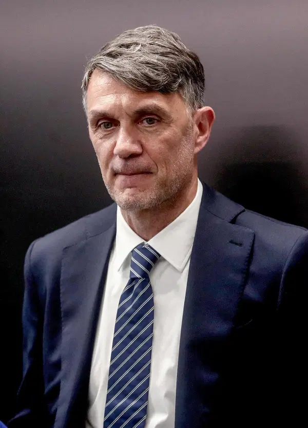 Nell'Italia di lecchini e trasformisti Paolo Maldini &egrave; l'unico davvero non moderato della Nazionale. Se ne frega della poltrona e dopo il caso Pirlo se ne va senza compromessi