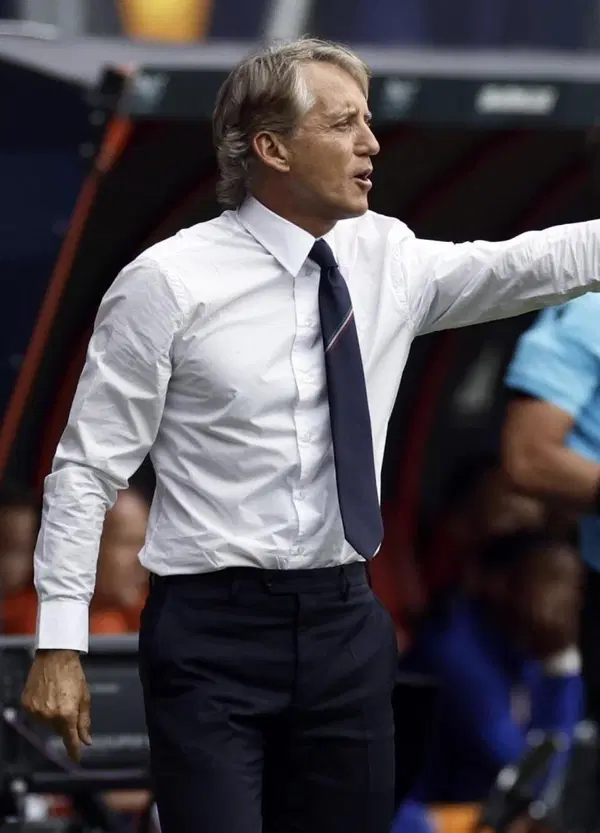 La Russia di Pirlo no, ma l&rsquo;Arabia di Mancini s&igrave;? E vi siete dimenticati che il nuovo CT della Nazionale ha anche allenato una squadra di Putin?