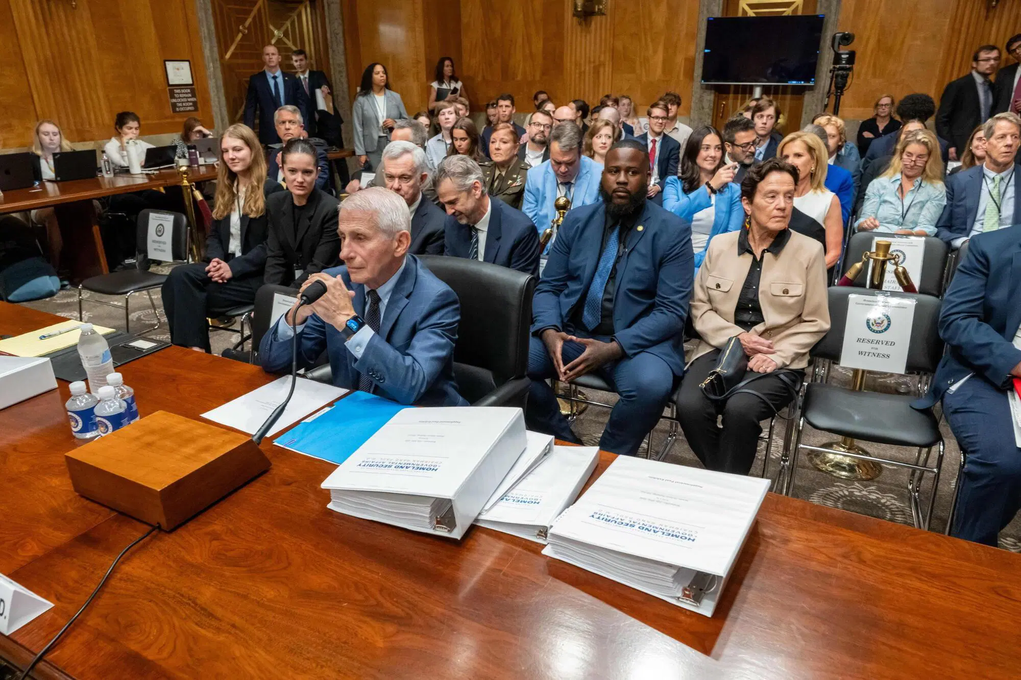 Anthony Fauci in Commissione ha scelto di non rispondere alle domande e di appellarsi al Quinto Emendamento
