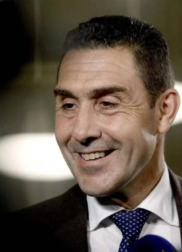 Sveglia, i video fatti con IA di Vannacci in versione omosessuale sono un favore che gli stiamo facendo 
