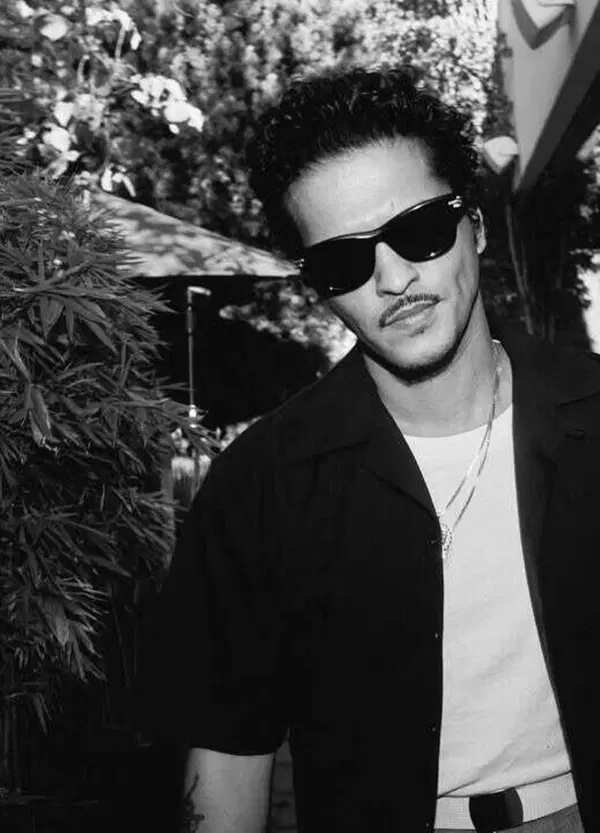 Bruno Mars come Wanna Marchi? Lui vende biglietti per un concerto che non si vede, ma come sempre i cog*ioni siamo noi