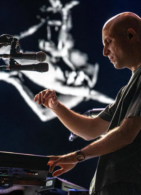 Siamo stati al concerto de I Cani e vi spieghiamo perch&eacute; la musica di Contessa somiglia a un&rsquo;Odissea