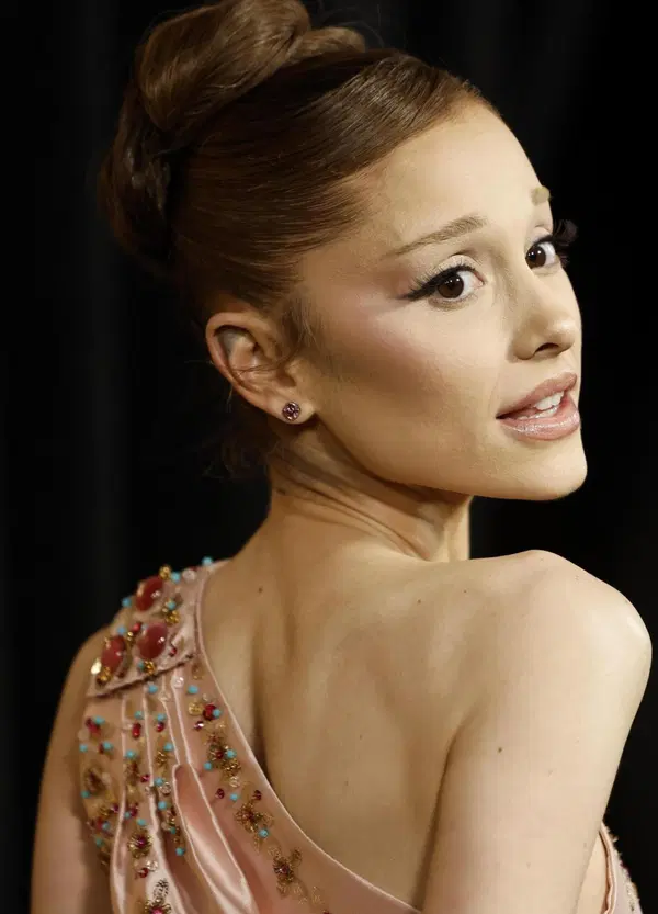 Perch&eacute; Ariana Grande ha detto basta? Prendersela con i commenti al suo corpo &egrave; come guardare il dito che indica la luna