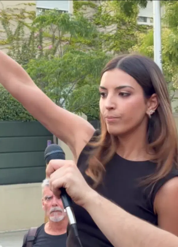 Ok, ma chi &egrave; Isabel Peralta, la ragazza nazi che ha fatto il saluto nazista dopo i fatti di Ceuta? 24 anni, fascista, negazionista dell&rsquo;Olocausto e ammiratrice di Hitler, ha fatto gi&agrave; incazzare Israele ed &egrave; stata espulsa a vita dalla Germania, ecco perch&eacute;&hellip;
