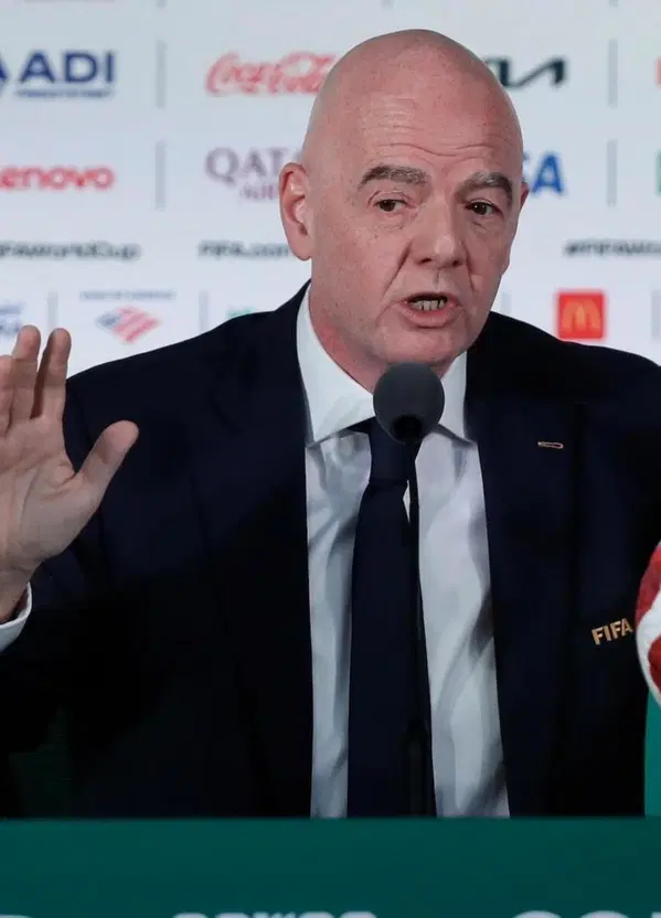 Cos'altro deve succedere perch&eacute; (finalmente) Infantino si dimetta dalla Fifa?