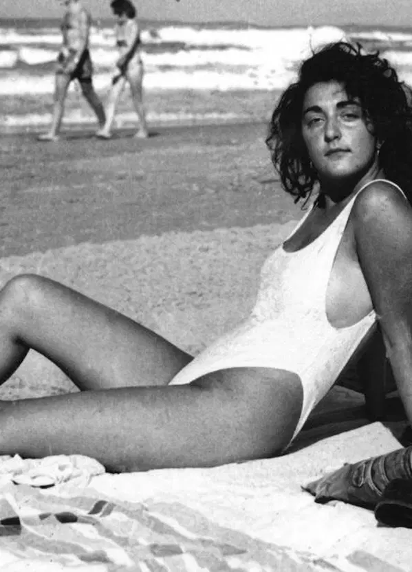Omicidio di via Poma: il reggiseno di Simonetta ha parlato? Fermi tutti: c&rsquo;&egrave; davvero una traccia (dopo gli 8 dna raccolti)