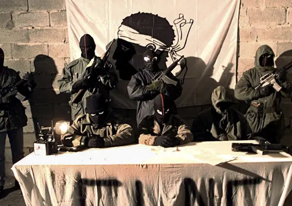 La Corsica punta i fucili verso la Francia: &ldquo;Qui non siete al sicuro&rdquo;. Chi sono i guerriglieri del Fronte di Liberazione Nazionale che hanno avvertito Parigi?