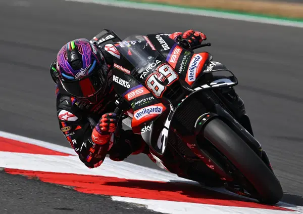 Perdonate la provocazione: questa Aprilia che asfalta tutti a Silverstone &egrave; la &ldquo;fortuna&rdquo; di Ducati. E quelle lacrime del Bez&hellip;