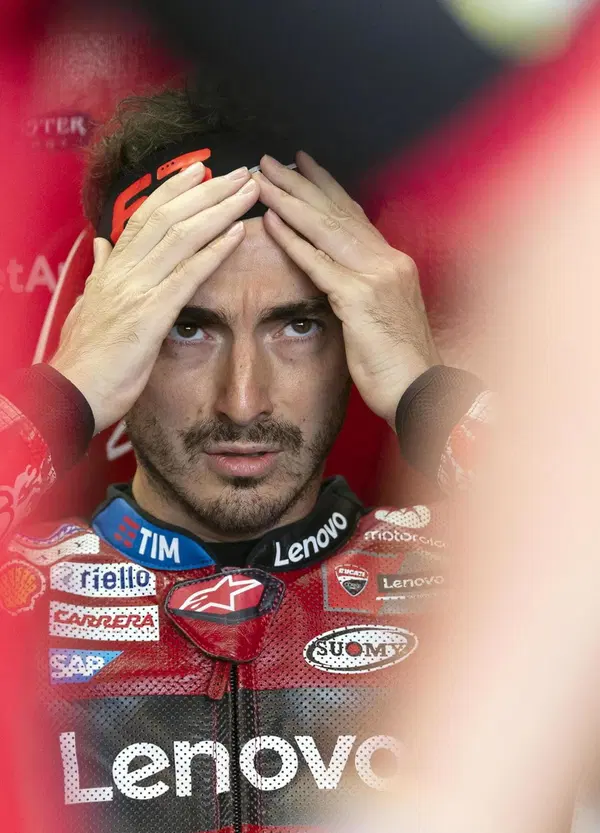 Pecco Bagnaia vede nero? S&igrave;, eppure ad ascoltarlo il problema &egrave; di tutti: &ldquo;Potevo lottare fino al 9&deg; posto, caduta strana&rdquo;