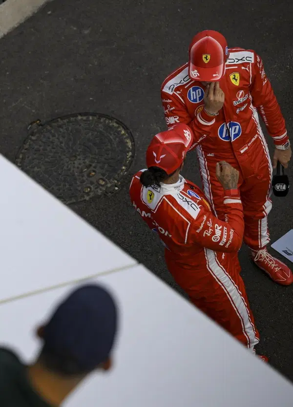 Vasseur a fuoco su Hamilton, Leclerc e la Ferrari: &ldquo;Ecco perch&eacute; devono lottare&rdquo;