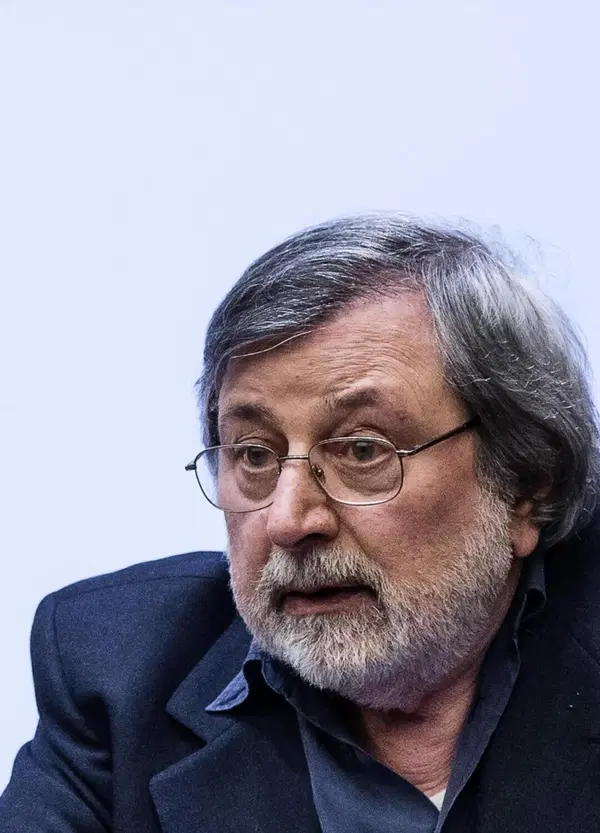 Guccini &egrave; stato tutto tranne il santo che continuate a raccontare: genio, uomo normale, libertario e pure pieno di contraddizioni