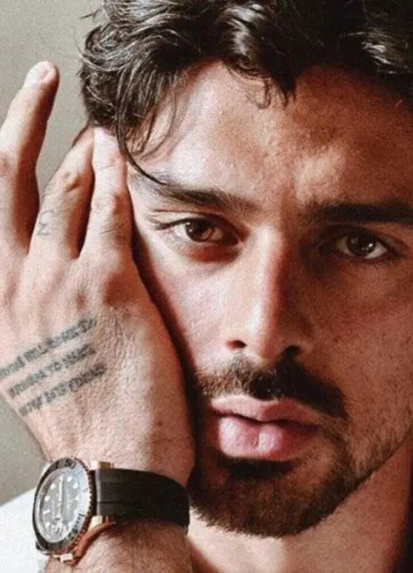 Michele Morrone &egrave; bravissimo a fare male tutto