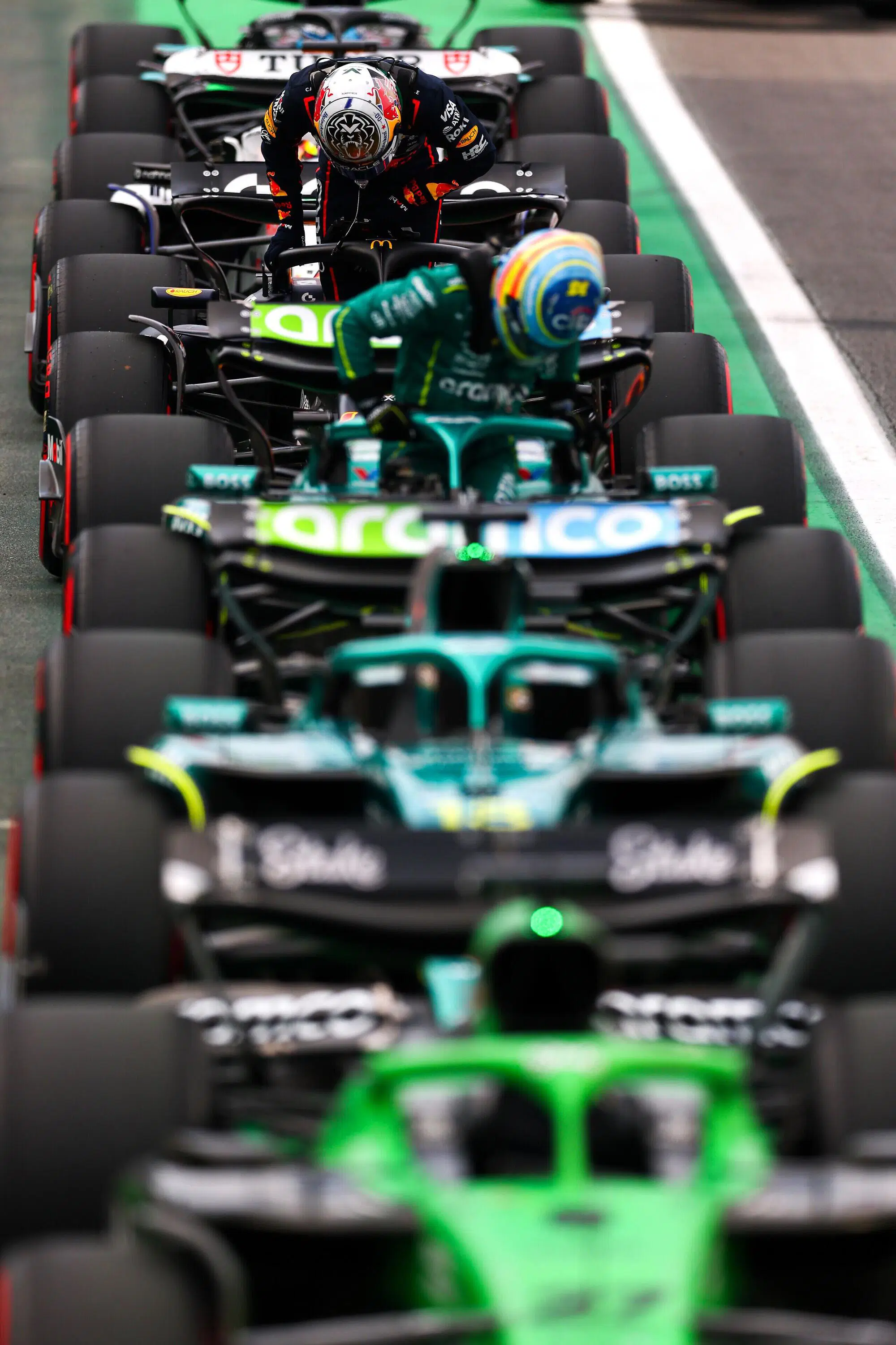 Max Verstappen Fernando Alonso F1 2025