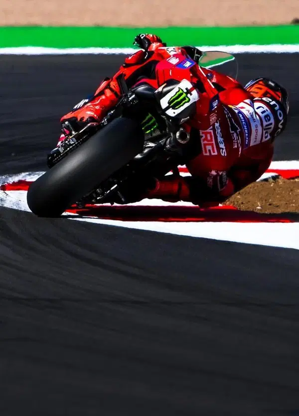 Marc Marquez &egrave; di nuovo in crisi col braccio? S&igrave;, ma il paradosso &egrave; che non sta male. Forse &egrave; tornato quello di inizio anno