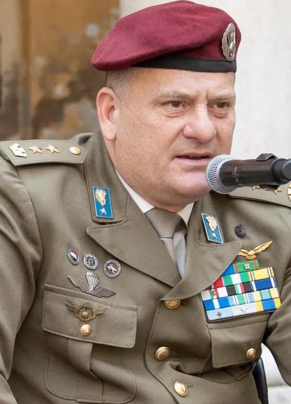 Pur di fermare Vannacci, il ministro della Difesa Crosetto manda in tv i colonnelli