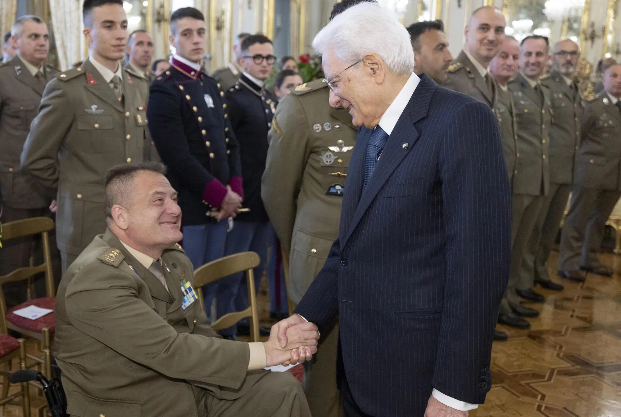 Gianfranco Paglia stringe la mano al presidente Sergio Mattarella