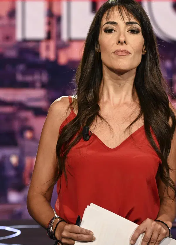 Ma quant&rsquo;&egrave; brava Adele Grossi? Dagli inizi con la Gabanelli a RaiNews, la conduttrice di &ldquo;Filorosso&rdquo; con Monteleone piace a tutti