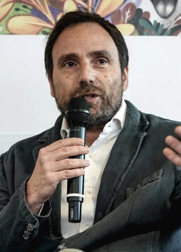 Il direttore di Repubblica (finalmente) racconta i dettagli del suo rapporto con Lavitola. Ma caro Stefano, qualche domanda su ci&ograve; che hai scritto te la dobbiamo. E riguarda il mestiere del giornalista in questi anni bui