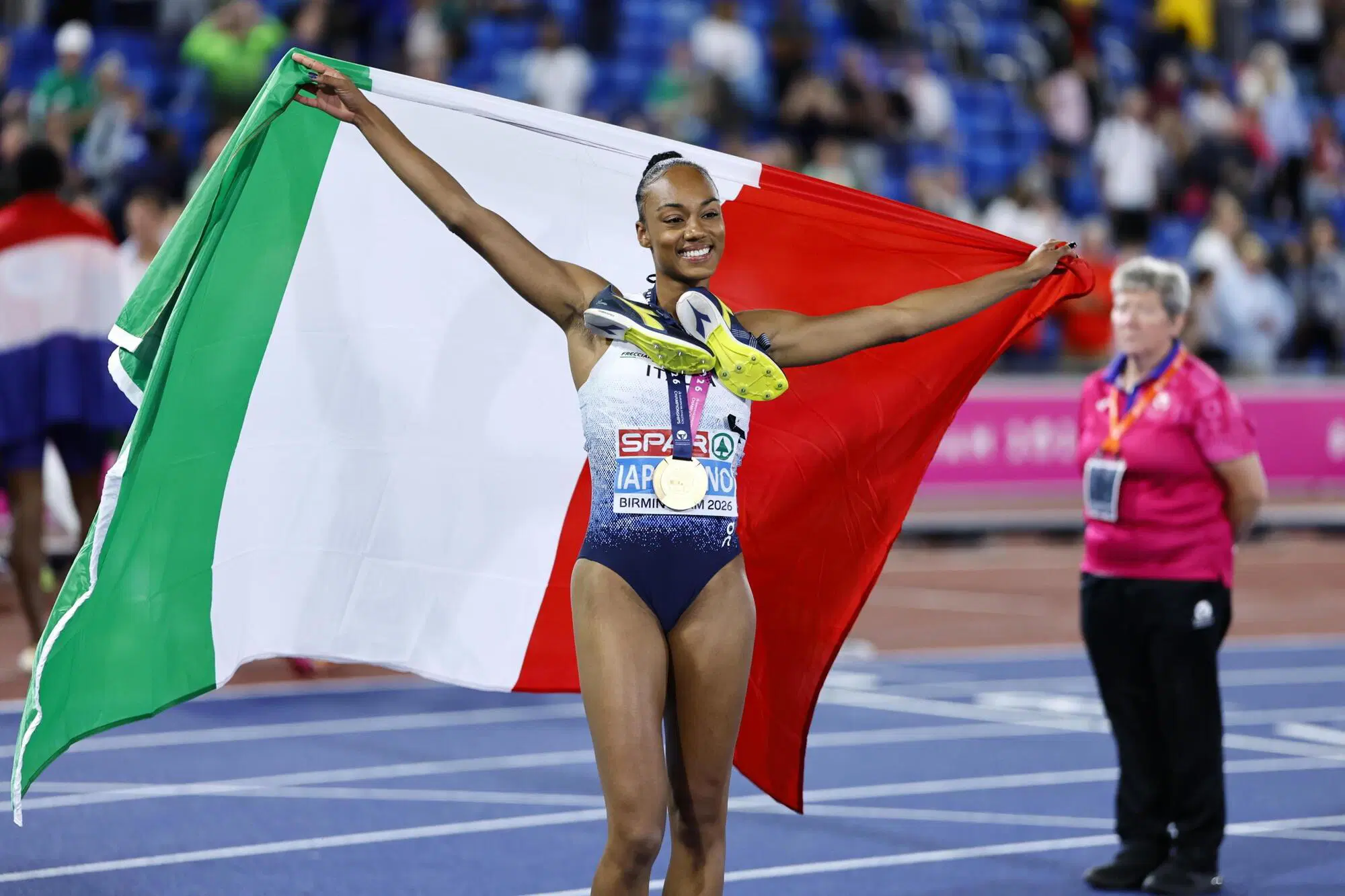 Larissa Iapichino con l'oro di Birmingham