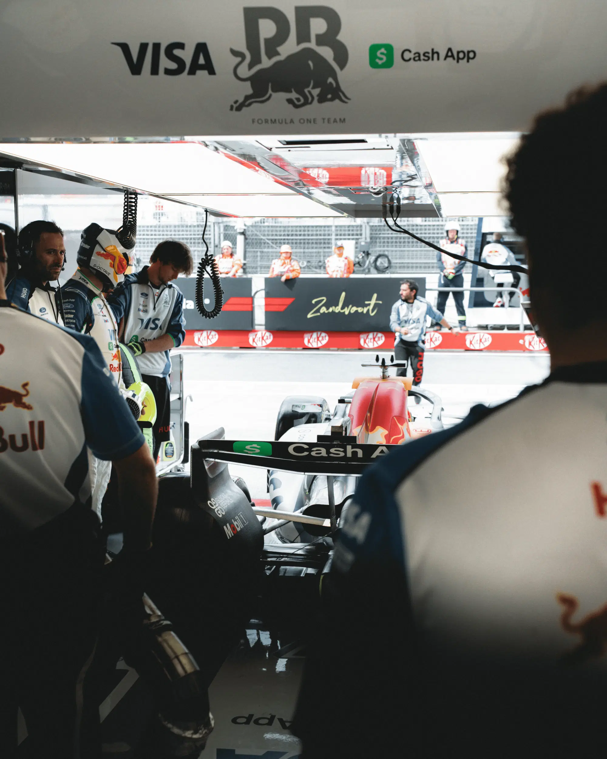 Arvid Lindblad pronto a scendere in pista per le FP1, 2026.